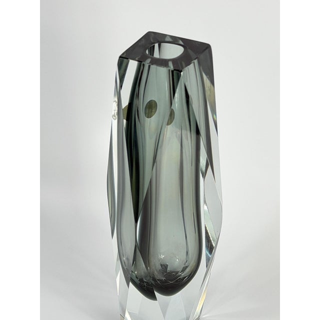 Large Murano Sommerso Faceted Smoke Grey Glass Vase from Mandruzzato, Italy, 1970s For Sale - Image 6 of 12