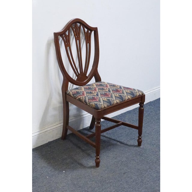 Duncan Phyfe High End Vintage Solid Mahogany Traditional Duncan Phyfe / Hepplewhite Style Shield Back Dining Side Chair For Sale - Image 4 of 9