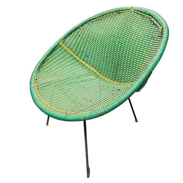 Mid-Century Modern 1950s Sam Avedon Styled Iron Outdoor/Patio Saucer Chair W/ Nylon Weaved Seat For Sale - Image 3 of 8