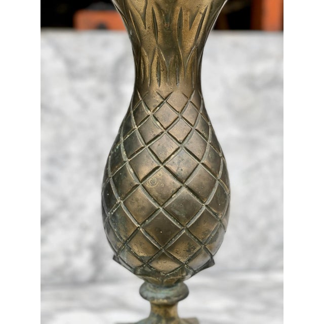 Hollywood Regency Vintage Hollywood Regency Brass Sculputed Pineapple Table Lamp For Sale - Image 3 of 11