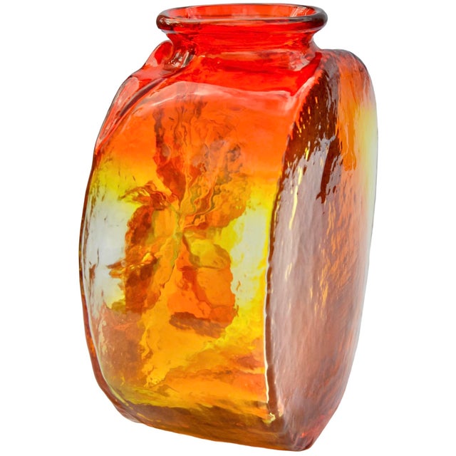 Early 20th Century Early 20th Century Handmade Fluorescent Americana Art-Glass Vase For Sale - Image 5 of 13