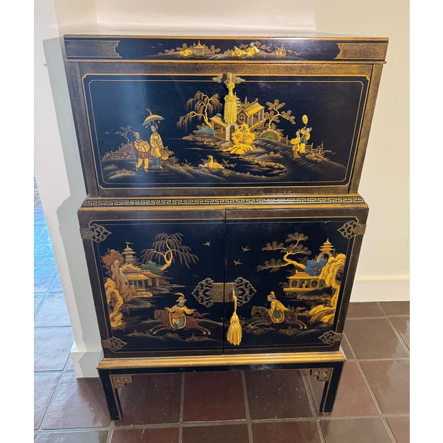 Chinoiserie Black Lacquer Cabinet / Dry Bar With Hand-Painted Gilt Scenes, Mid–Late 20th Century For Sale - Image 12 of 12