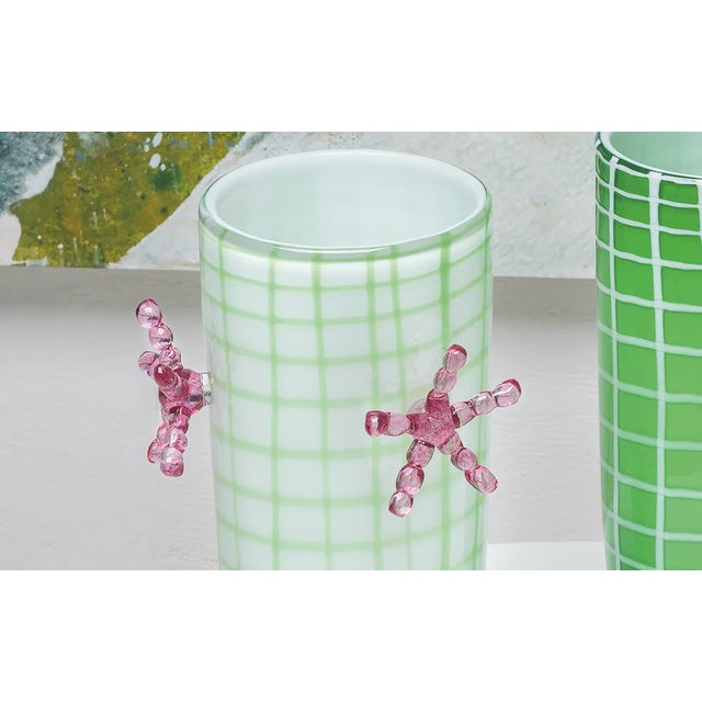 Edie Sedgwick was the muse of Andy Warhol, a symbol of the 1960s, always wearing oversized earrings and black socks. Elena...