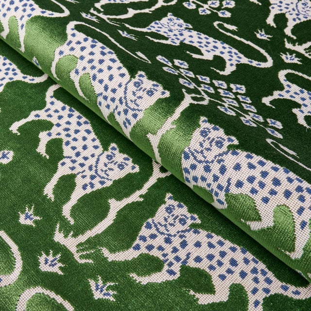 Schumacher Schumacher Woodland Leopard Velvet Fabric in Emerald For Sale - Image 4 of 4