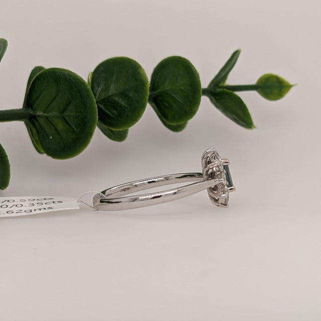 Green Natural Alexandrite Ring With Earth Mined Diamonds: Solid 14k Gold, Size 6.75 For Sale - Image 8 of 9