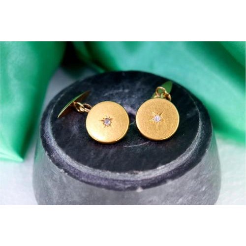 Gold Gold Cufflinks in Button Shape with Star-Shaped Cutouts, Set of 2 For Sale - Image 8 of 8