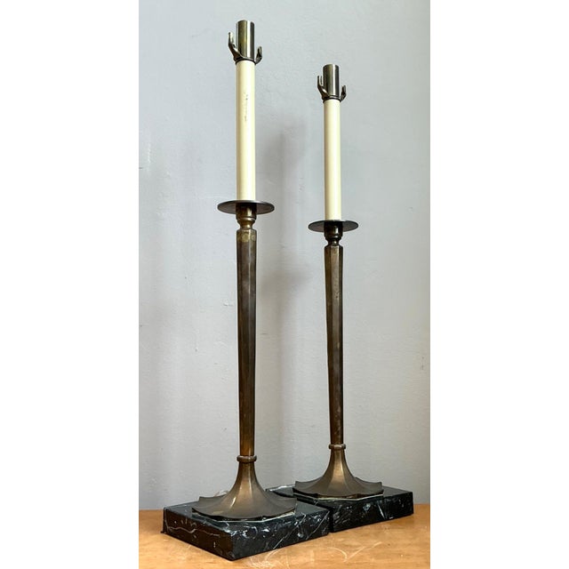 This refined pair of vintage candlestick lamps by Chapman exemplifies the brand’s dedication to elegant proportions and...