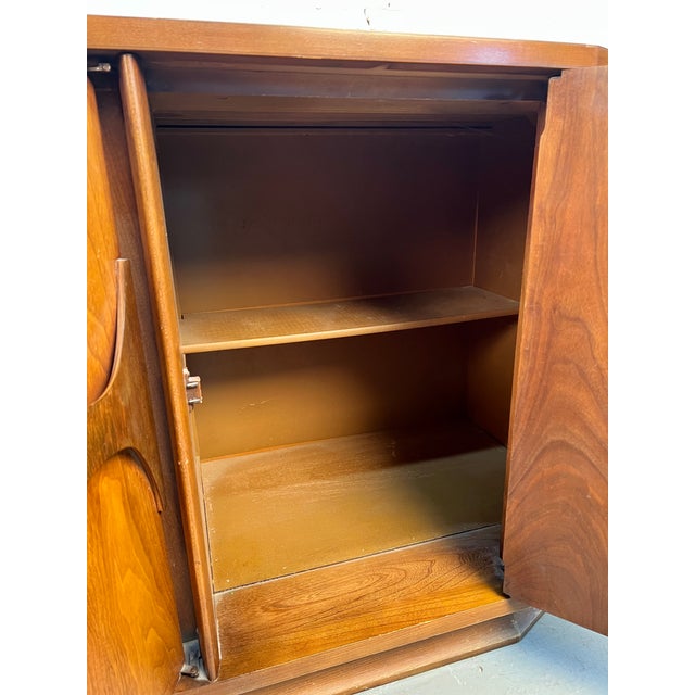 Vintage Kent-Coffey "Perspecta" Walnut Buffet, Attributed For Sale - Image 12 of 16