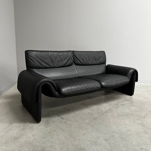 Vintage DS2011 Sofa in Black Leather from de Sede, 1990s, in Good conditions. Designed 1980 to 1989 This piece has an...