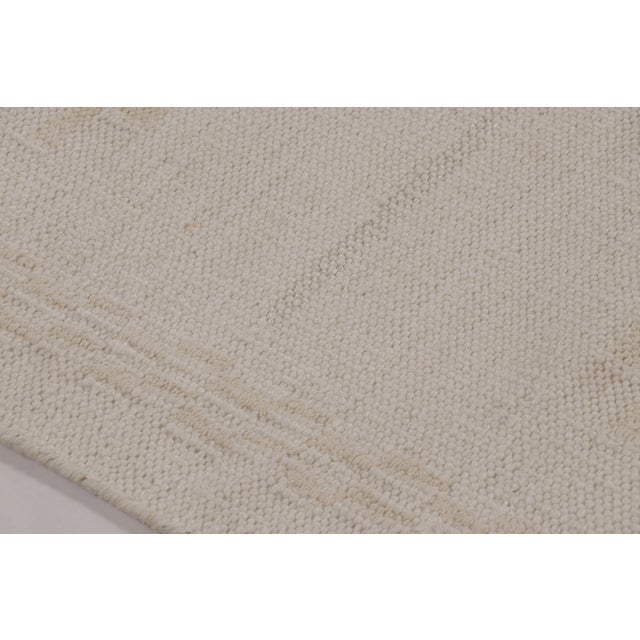 Mid-Century Modern Rug & Kilim’s Scandinavian-Inspired Runner Rug, Minimalist Geometric Patterns For Sale - Image 3 of 8