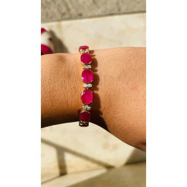 29.6 Cts Oval Cut Ruby and Diamond Bracelet in 18k Yellow Gold For Sale - Image 4 of 9
