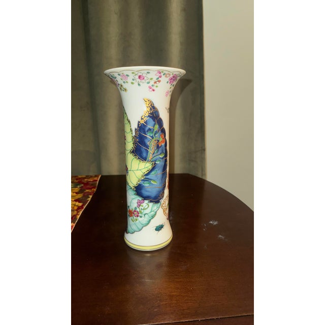 Mottahedeh Mottahedeh Tobacco Leaf Porcelain Trumpet Vase - 11 Inch For Sale - Image 4 of 8