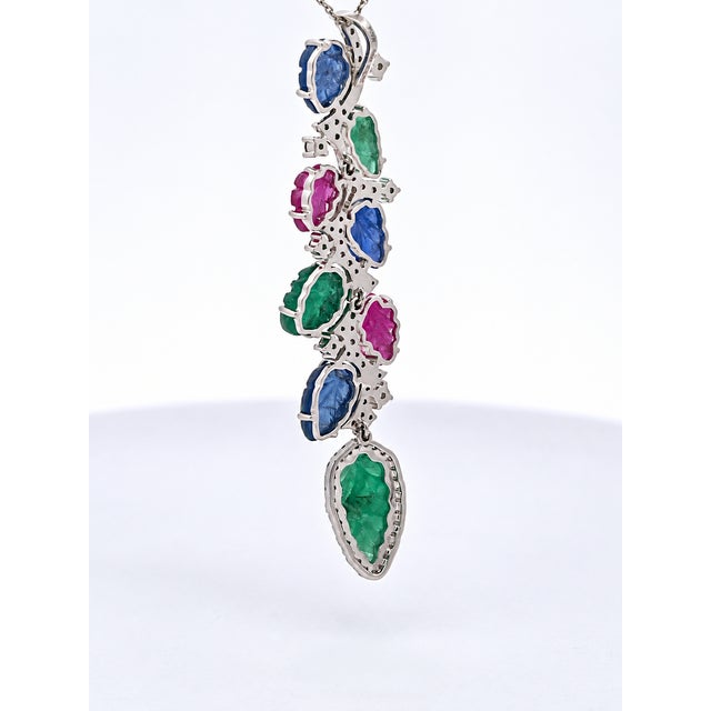 1960s 1960s Art Deco 18k Gold Tutti Frutti Pendant Necklace With Gemstones For Sale - Image 5 of 7