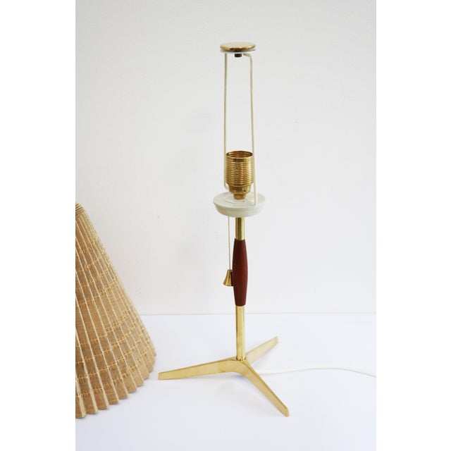 Brown Vintage Tripod Table Lamp in Teak and Brass by Rupert Nikoll, 1960s For Sale - Image 8 of 9