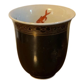 Antique 18th Century Chinese Qianlong Black & Gold Porcelain Libation Cup With Famille Rose Fish Painted Inside For Sale