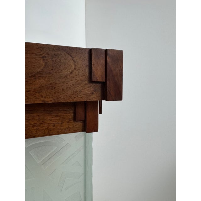 1930s Art Deco Modernist Wall Sconce in Oak and Frosted Glass, France, 1930 For Sale - Image 5 of 14