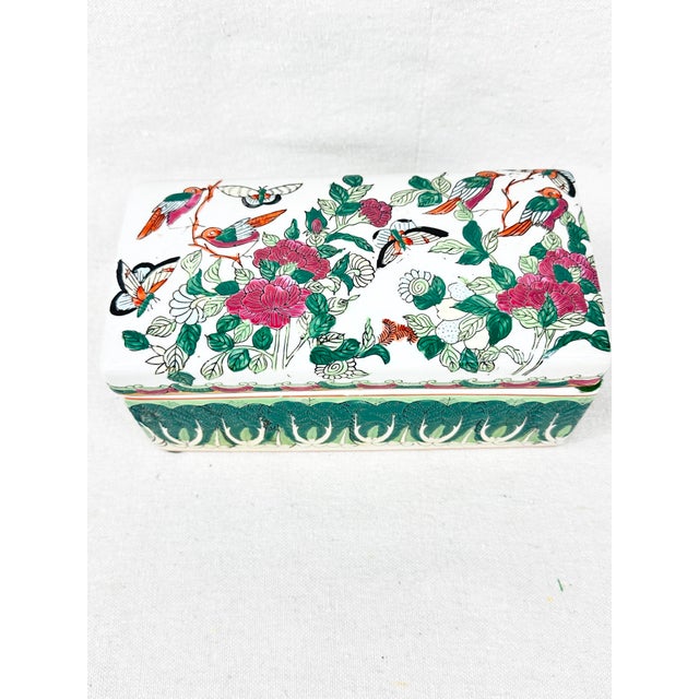 Chinoiserie Vintage Chinoiserie Famille Verte "Bok Choy" Porcelain Lidded Box For Sale - Image 3 of 9