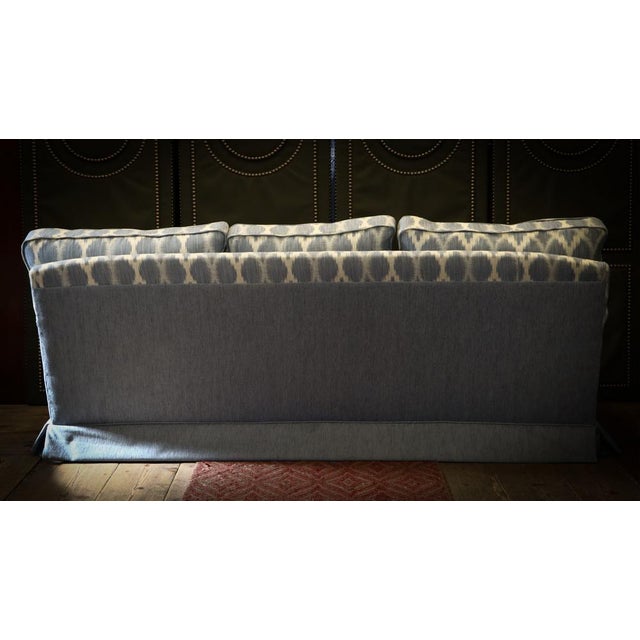 Connaught Grand 3-Seater Sofa in Jane Churchill Fontane Blue Linen Upholstery from Peter Dudgeon, 2010s For Sale - Image 9 of 18