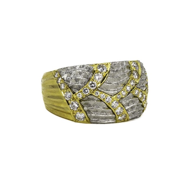 Contemporary Late 20th Century Michael Bondanza 18k & Platinum Venti Ring, Size 6.25 For Sale - Image 3 of 5