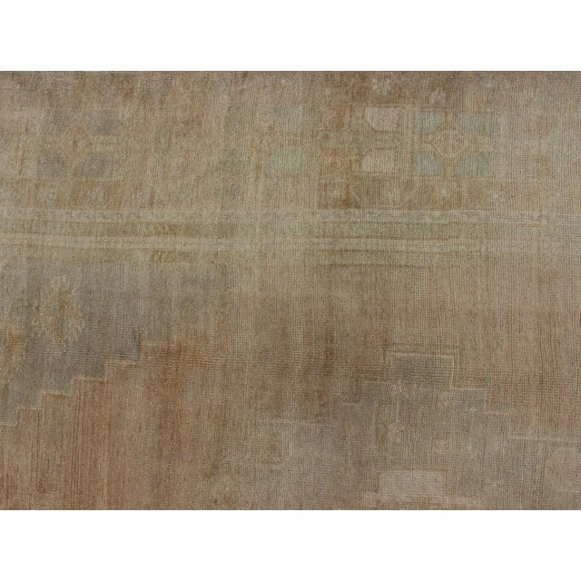 Mid 20th Century Faded Vintage Turkish Oushak Rug With Medallion Design in Taupe Tan Gray For Sale - Image 10 of 13
