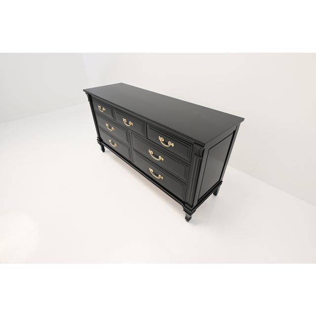 1960s Elegant French Regency Style Black Lacquered Dresser by Davis Cabinet Co. | Newly Refinished For Sale - Image 5 of 15