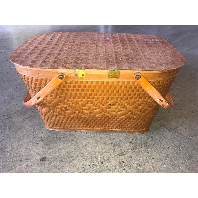 Tan Vintage Woven Diamond Pattern Mid-Century Picnic Basket For Sale - Image 8 of 8