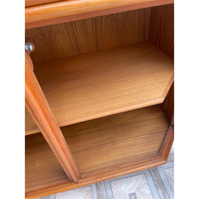 Danish Illuminated Teak Display Cabinet For Sale - Image 4 of 18