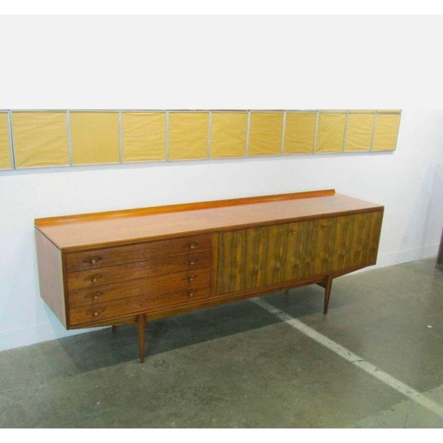 Mid-Century Modern Circa 1950 Robert Heritage Hamilton Mid-Century Modern Sideboard With Mixed Rosewood & Teak With Slatted Drawers For Sale - Image 3 of 18