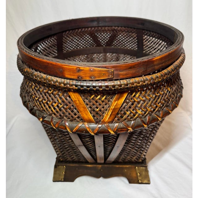 Vintage Chinese Woven Rattan Bamboo Storage Basket Side Table Brass Accent For Sale In Phoenix - Image 6 of 12