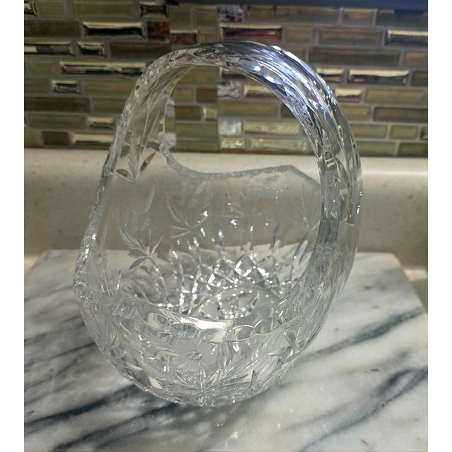 Crafted from heavy, clear lead crystal designed to sparkle. features a classic, geometric 16-point starburst cut base....