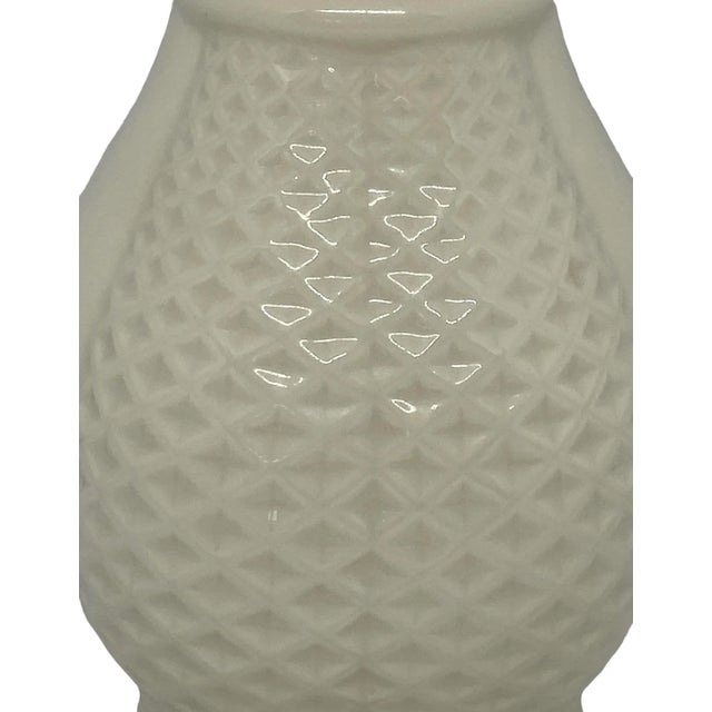 2000 Donegal Parian China Claddagh Ring Vase, Ireland For Sale - Image 4 of 12