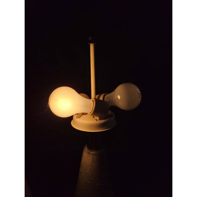 1950s Mid Century Modern Gerald Thurston for Lightolier Ceramic & Brass Table Lamps, Pair For Sale - Image 15 of 18