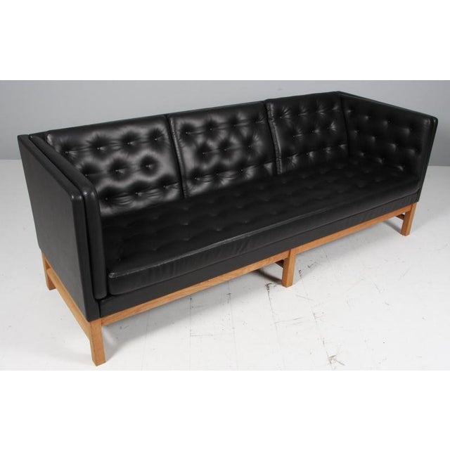Vintage Danish EJ 315/3 Sofa in Black Leather and Oak Frame by Erik Jørgensen, 1960s For Sale - Image 3 of 10