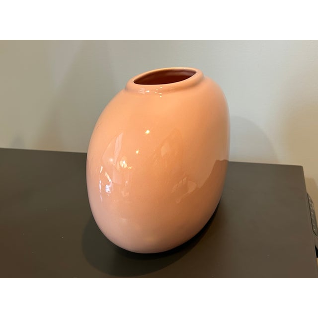 Mid-Century Modern Vintage Haeger Pottery Orb Vase – USA-Made Glossy Pink Ceramic, Mid-Century Modern Decor For Sale - Image 3 of 10