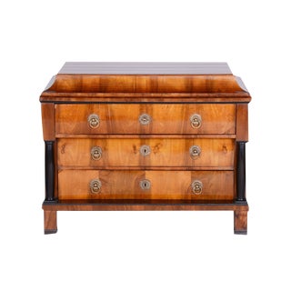 Biedermeier Chest of Drawers in High Gloss Walnut, Former Czechoslovakia, 1820s For Sale