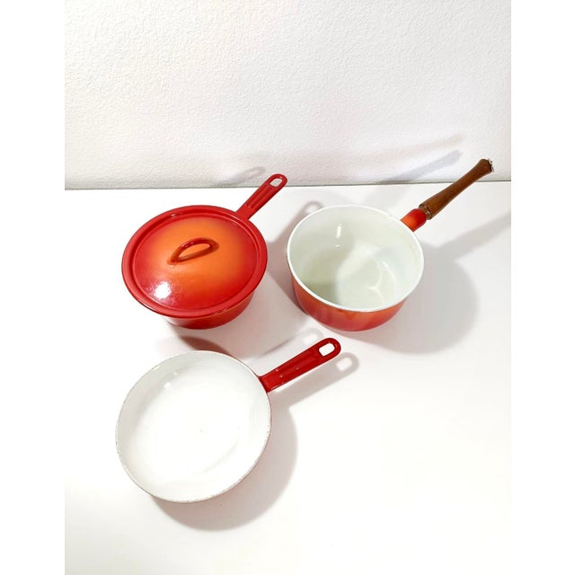 1950s 1950s Descoware Belgium Cast Iron Cookware – Iconic Flame Enamel 3-Piece Set With Universal Lid For Sale - Image 5 of 11