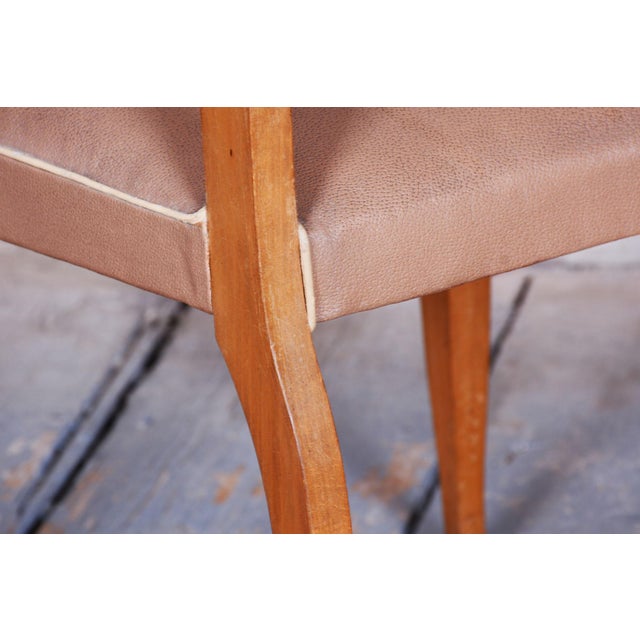 This elegant pair of Art Deco armchairs comes from France from the first half of the 20th century. They are the work of...