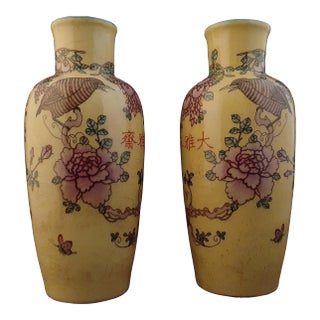 Early 20th Century Matched Pair of Chinese Porcelain Da Ya Zhai Fengweizuns For Sale