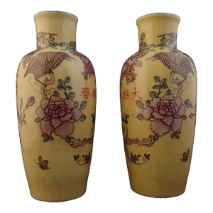 Early 20th Century Matched Pair of Chinese Porcelain Da Ya Zhai Fengweizuns