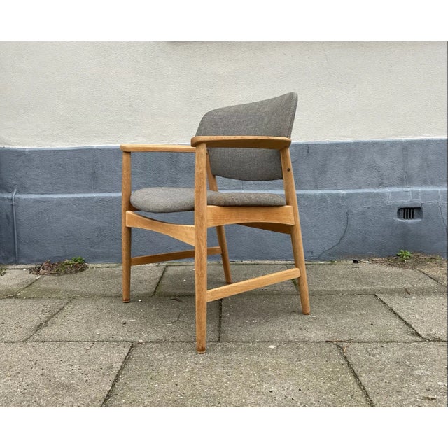 Washed oak version of aksel bender madsen & ejnar larsens model 4205 originally designed in 1955. This particular example...