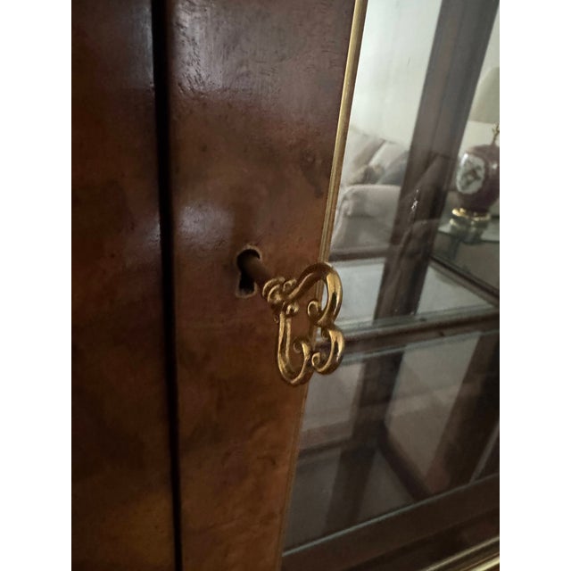 Traditional Late 20th Century Baker Furniture Collector's Edition Lighted Curio Cabinets Set of 2 Glass Door For Sale - Image 3 of 11