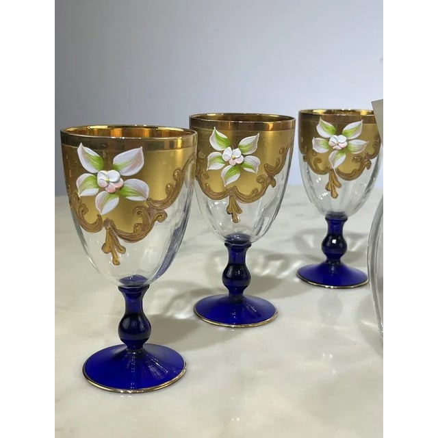 Bottle and Glasses in Hand-Painted Murano Glass & 24kt Gold, Italy, 1970s, Set of 7 For Sale - Image 4 of 12