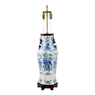 19th Century Chinese Qing Dynesty Double Bulb Pull Switch Hexagonal Blue & White Porcelain Lamp With Animal Figure Handles For Sale