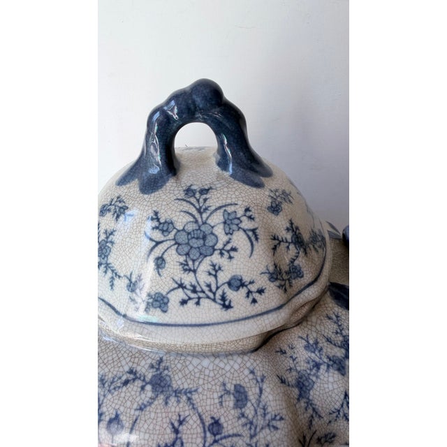 Vintage Chinoiserie Blue and White Ceramic Covered Footed Soup Tureen With Lid | Crackle Glaze Floral Decorative Centerpiece Pot For Sale - Image 10 of 14