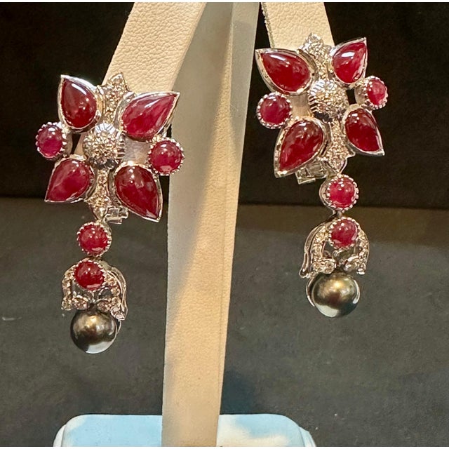 Presenting GIA Certified an opulent blend of vintage charm and luxury, this collar necklace is truly exceptional. It...