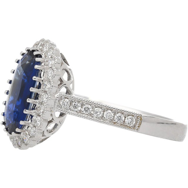 Vintage 2.38 Carat No Heat Oval Blue Sapphire & Milgrain Finish Ring Size 6 For Sale - Image 4 of 7