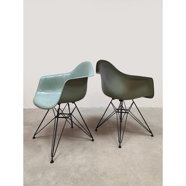 Vitra DAR Shell Chairs in Fiberglass by Charles & Ray Eames for Vitra, Set of 4 For Sale - Image 4 of 7