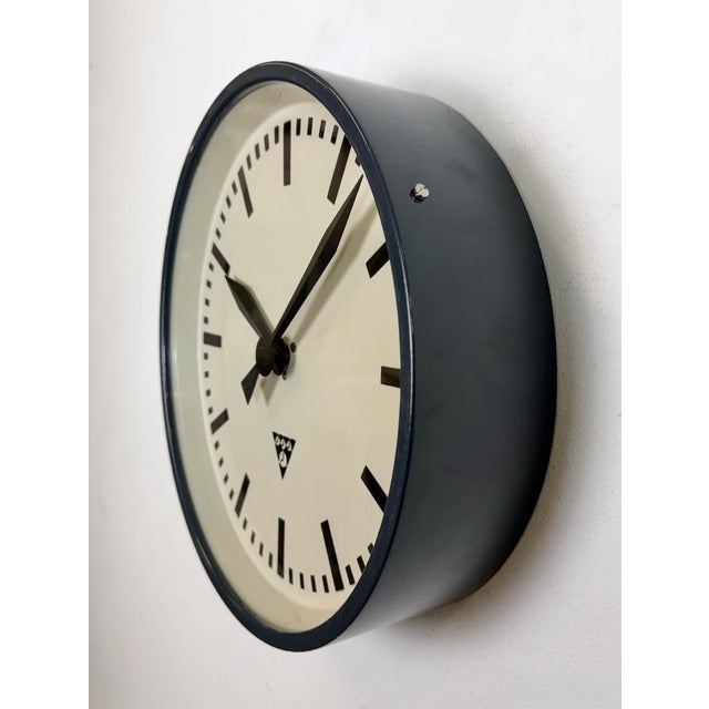 Mid-Century Modern Industrial Factory Wall Clock from Pragotron, 1960s For Sale - Image 3 of 17