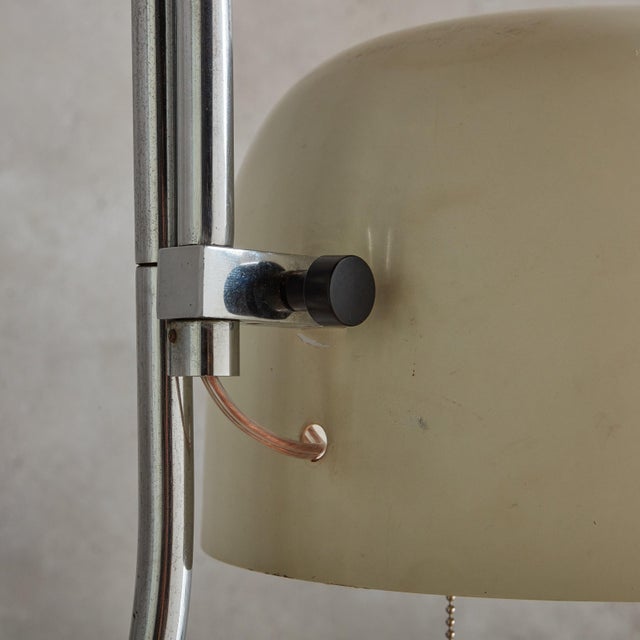 White Squiggle Floor Lamp with Stone Base, Italy 1970s For Sale - Image 10 of 11