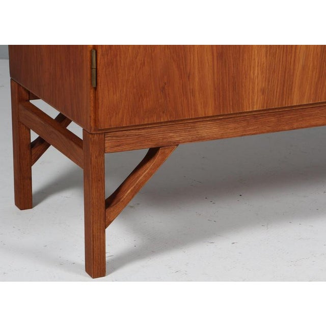 Wood Oak Model 232 China Cabinet attributed to Børge Mogensen for FDB, 1970s For Sale - Image 7 of 9